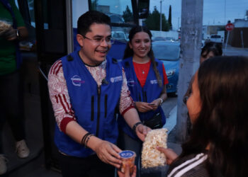 Lleva Rafa Loera convivio y apoyos de NutriChihuahua a Villas del Real