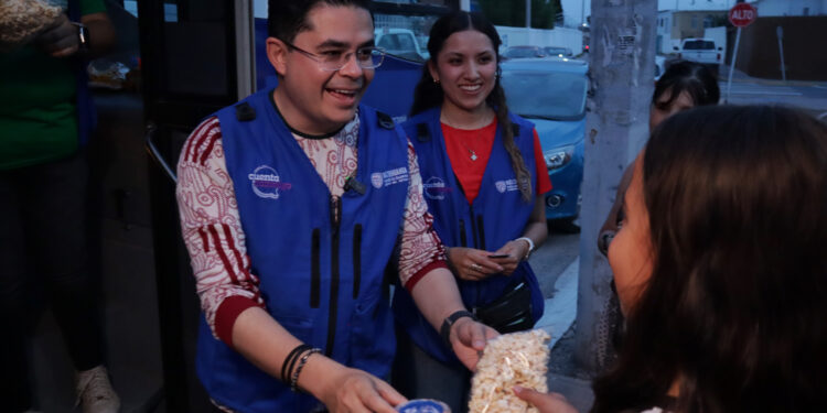 Lleva Rafa Loera convivio y apoyos de NutriChihuahua a Villas del Real