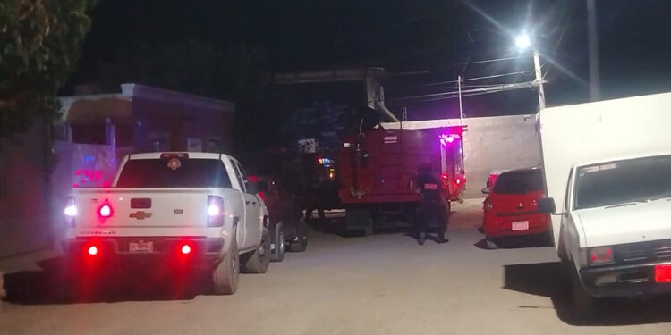 Incendio en bodega de carbón moviliza a Bomberos en Delicias