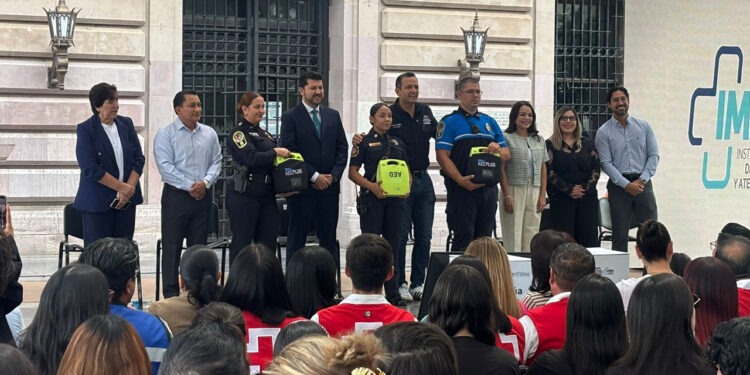 Instalan 15 desfibriladores en el Centro Histórico con el programa “Espacios Cardioprotegidos”