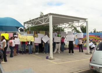 Padres de familia exigen destitución de conserje en kínder de Riberas de Sacramento
