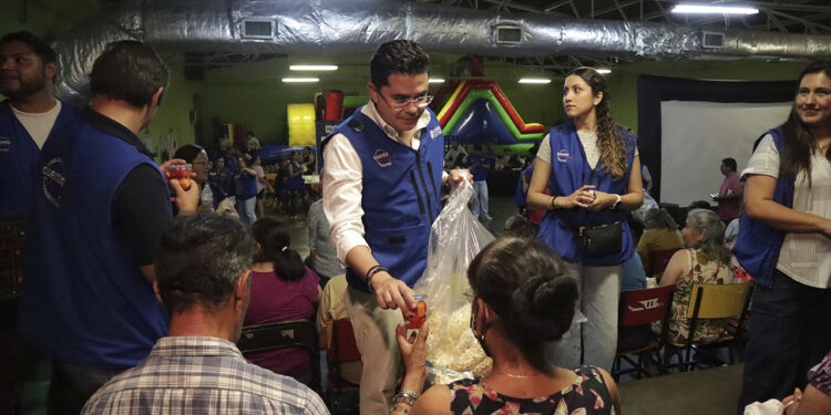 Lleva Rafa Loera diversión y comedor móvil de NutriChihuahua a la colonia Diego Lucero
