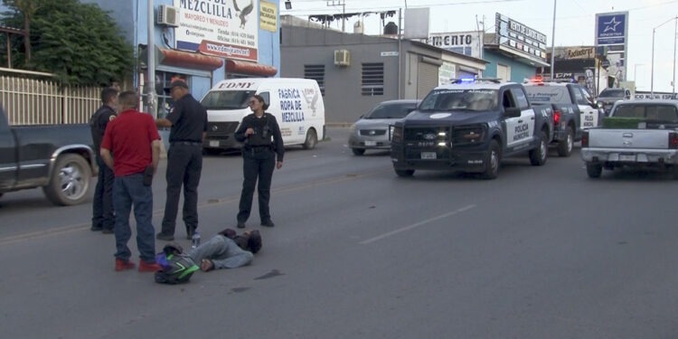 Maniobra en ‘U’ deja a motociclista con fractura en la avenida Nueva España