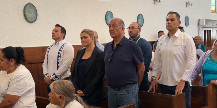 Maru Campos asiste a misa en memoria de sacerdotes jesuitas