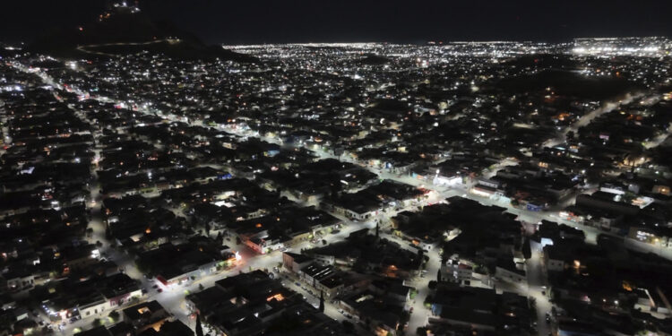 Modernizan alumbrado público en la zona sur de Chihuahua; instalan tecnología LED en 295 colonias