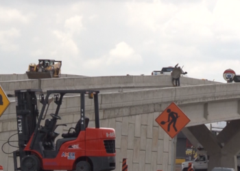 Comerciantes piden mayor señalización en obras del paso superior en carretera a Aldama