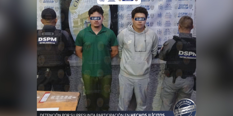 Detienen a dos hombres con 22 porciones de cristal en la colonia Ponce de León