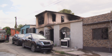 Incendio consume vivienda de dos plantas en la colonia Rosario