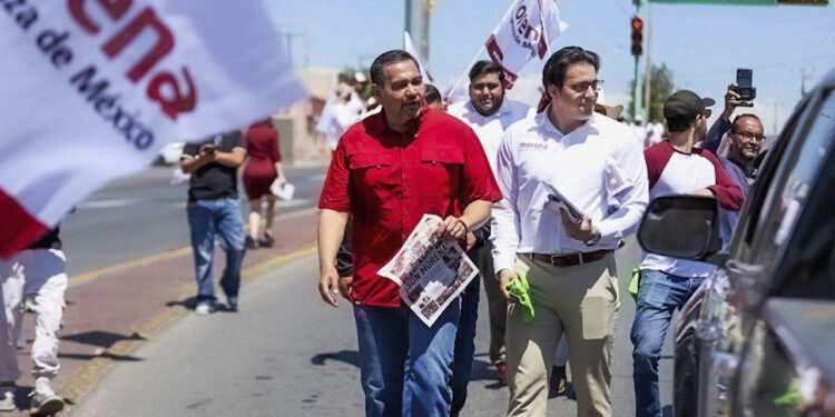 Recorre Cruz Pérez Cuéllar calles de Chihuahua capital en jornada informativa
