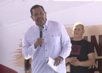 Refrenda Cruz Pérez Cuéllar compromiso con el estado durante encuentros vecinales