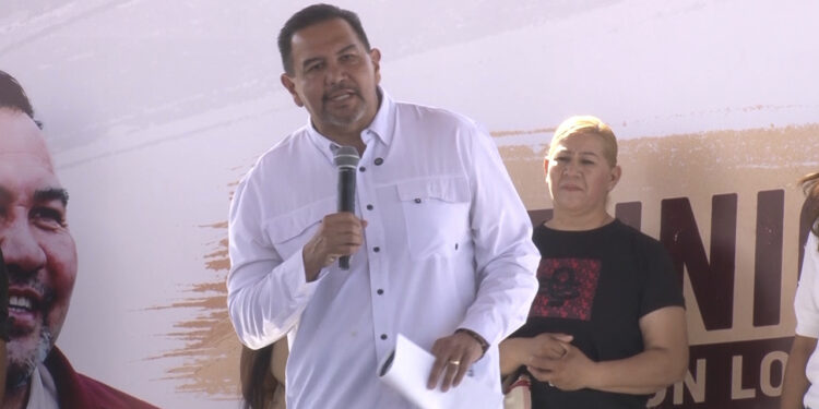 Refrenda Cruz Pérez Cuéllar compromiso con el estado durante encuentros vecinales