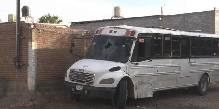 Se incendia camión de transporte de personal en la colonia Nuevo Triunfo