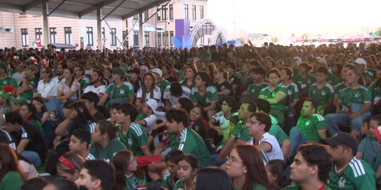 Se reúnen cientos para ver el México vs. Corea del Sur