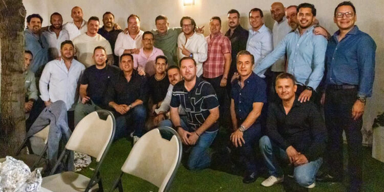 Sostiene César Jáuregui encuentro con jóvenes empresarios de Chihuahua