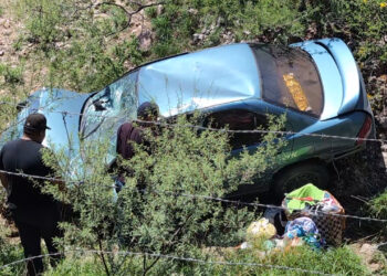 Volcadura en la carretera Delicias-Chihuahua deja a dos mujeres lesionadas