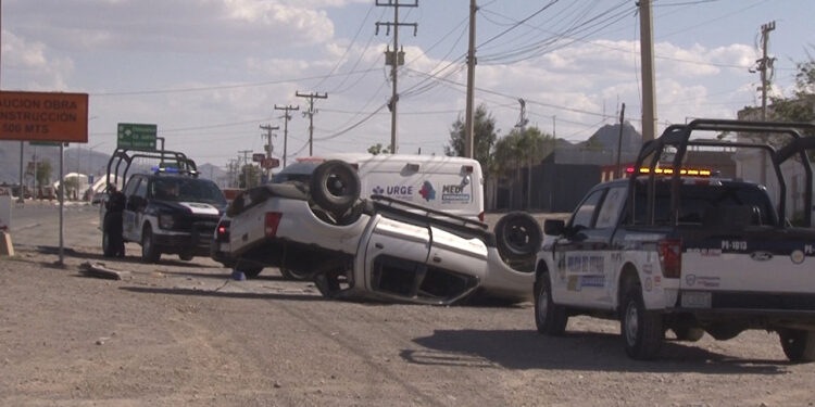 Vuelca conductor ebrio en la carretera a Aldama y resulta ileso