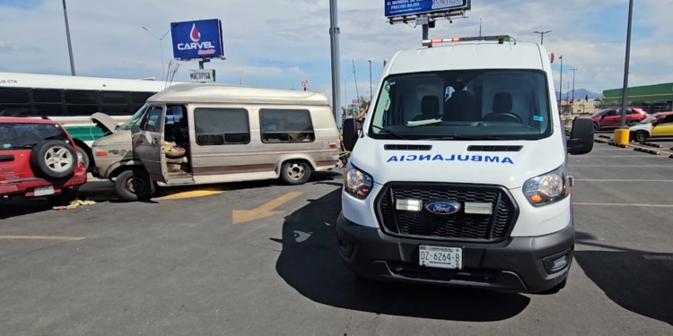 Adulto mayor es atropellado por su propia camioneta