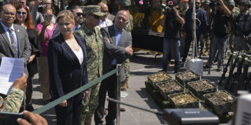 Asiste Maru al acto conmemorativo por el Día Internacional de la Destrucción de Armas de Fuego en Juárez