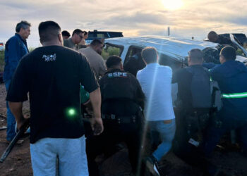 Auxilia SSPE a 4 personas tras volcadura en la carretera Chihuahua-Juárez