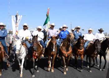 Marco Bonilla recibe a la Cabalgata Villista en la caseta Sacramento