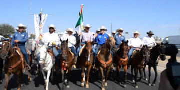 Marco Bonilla recibe a la Cabalgata Villista en la caseta Sacramento