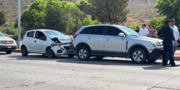 Carambola de seis vehículos deja un lesionado en la Vialidad Sacramento