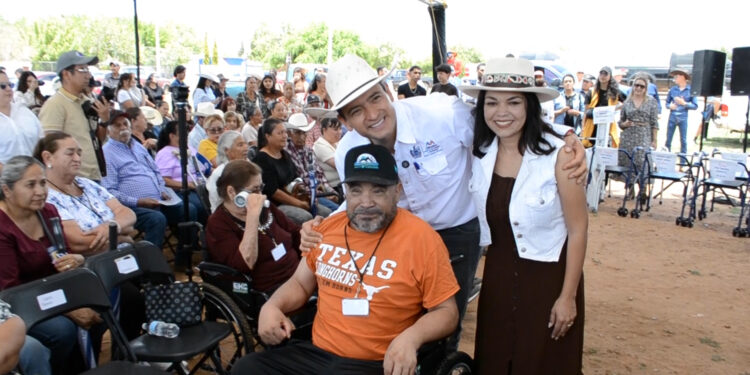 Entregan 34 aparatos ortopédicos a habitantes de la zona rural de Chihuahua
