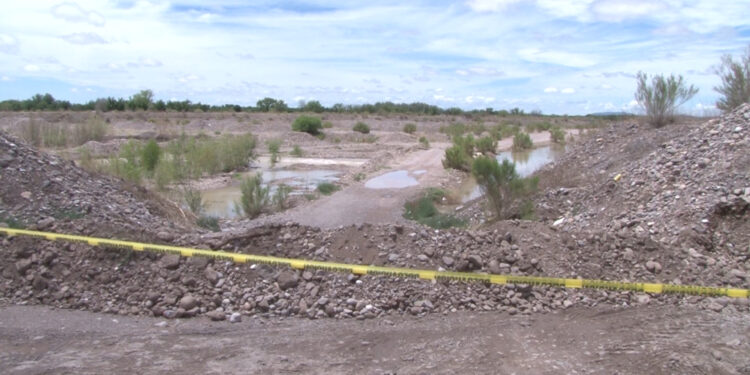 Cierran camino en Rosales por aumento del caudal del río San Pedro