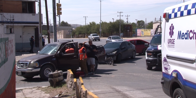 Choque en el R. Almada deja a conductora lesionada