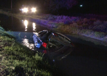 Conductor cae a canal de riego en Meoqui
