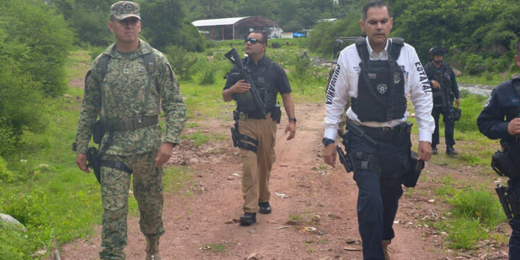 Consume incendio tres viviendas en Guadalupe y Calvo; descartan vínculo con el crimen organizado