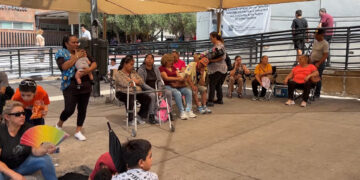 Familiares denuncian falta de camillas y saturación en el Hospital Morelos del IMSS