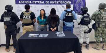 Detienen a dos mujeres en posesión de un arma de fuego y droga, durante cateo en Rancho Anapra