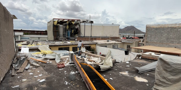 Explosión en purificadora deja daños en siete viviendas de Villa Juárez