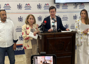 Entrega Municipio a Morena expediente de más de 300 hojas sobre proyecto Poniente Cinco