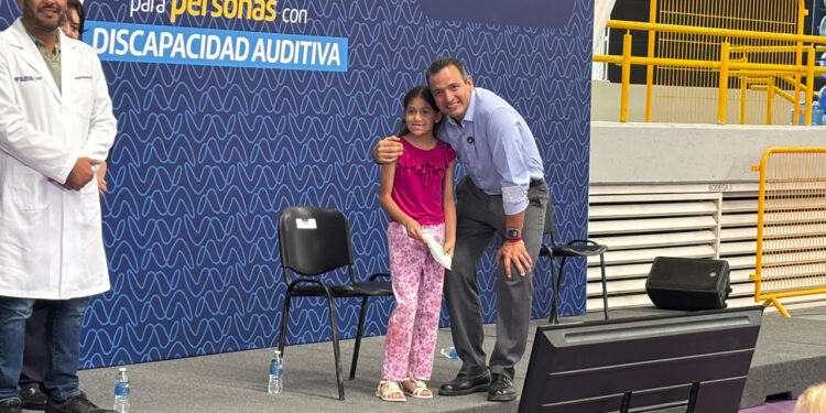 Entregan 212 aparatos auditivos a través del programa “Todo Oídos”