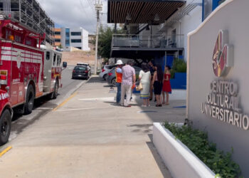 Evacuan a estudiantes por olor a gas en el Centro Cultural Universitario