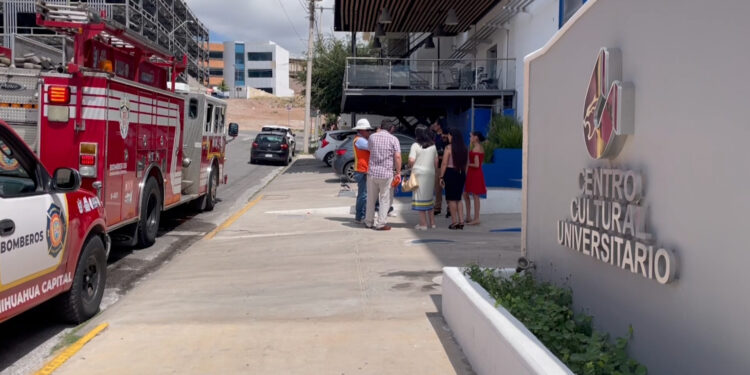Evacuan a estudiantes por olor a gas en el Centro Cultural Universitario