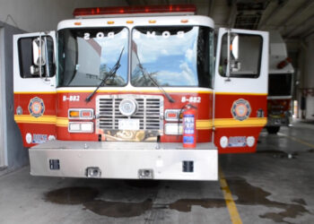 Bomberos exhortan a prevenir incendios vehiculares con mantenimiento constante