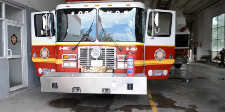 Bomberos exhortan a prevenir incendios vehiculares con mantenimiento constante