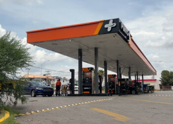 FGR amplía investigación por presunta red de huachicol fiscal; indagan a destinatarios del combustible