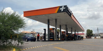 FGR amplía investigación por presunta red de huachicol fiscal; indagan a destinatarios del combustible