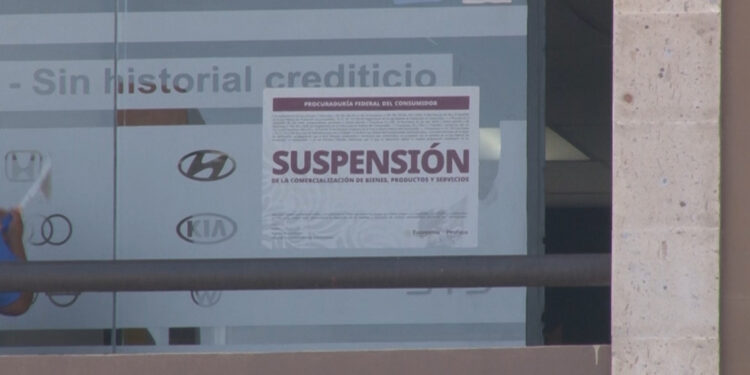 Mujer denuncia a financiera Acsesa por incumplimiento en entrega de vehículo