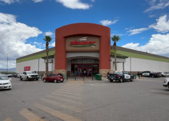 Adulto mayor fallece por infarto al interior de supermercado en Chihuahua