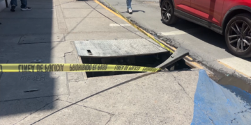 Persona con discapacidad visual cae en registro sin tapa en el Centro de Chihuahua