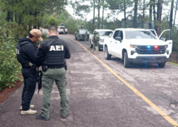 Investigan muerte de dos hombres localizados en la carretera de Guadalupe Y Calvo