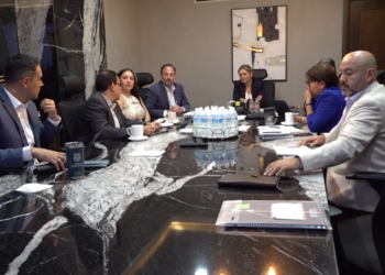 Gobernadora da seguimiento a familias desplazadas de Cinco Llagas