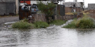 Lluvias alivian el calor, pero generan afectaciones en la periferia de Chihuahua