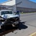 Conductor resulta lesionado tras chocar contra una luminaria en la Vialidad Los Nogales