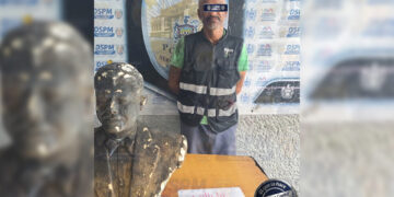 Lo detienen por presuntamente robar un estatua de un monumento de la avenida Pascual Orozco